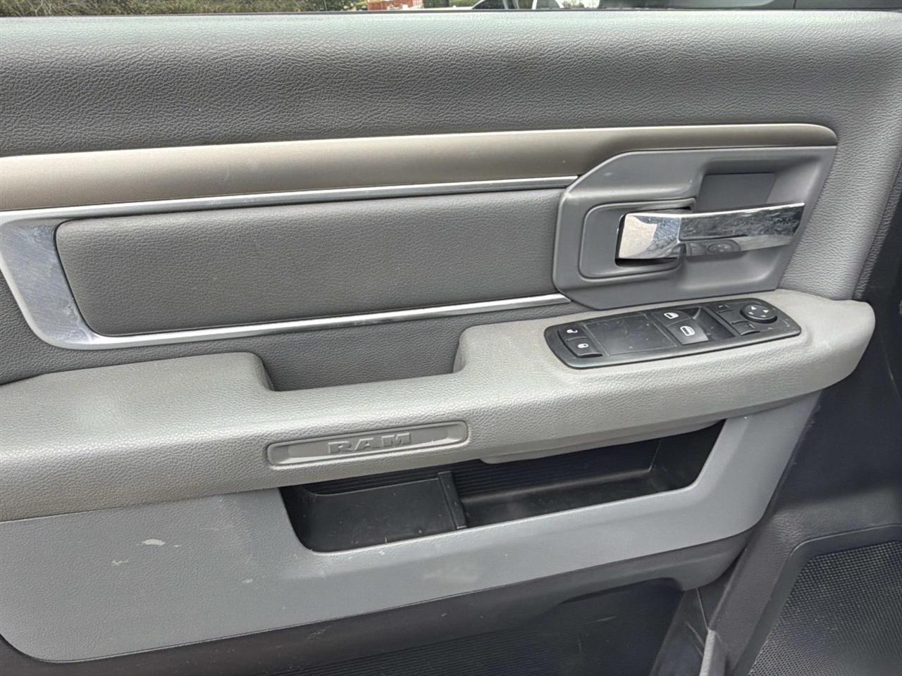 RAM 3500 4WD Reg Cab 143" WB 60" CA Tradesman 2015