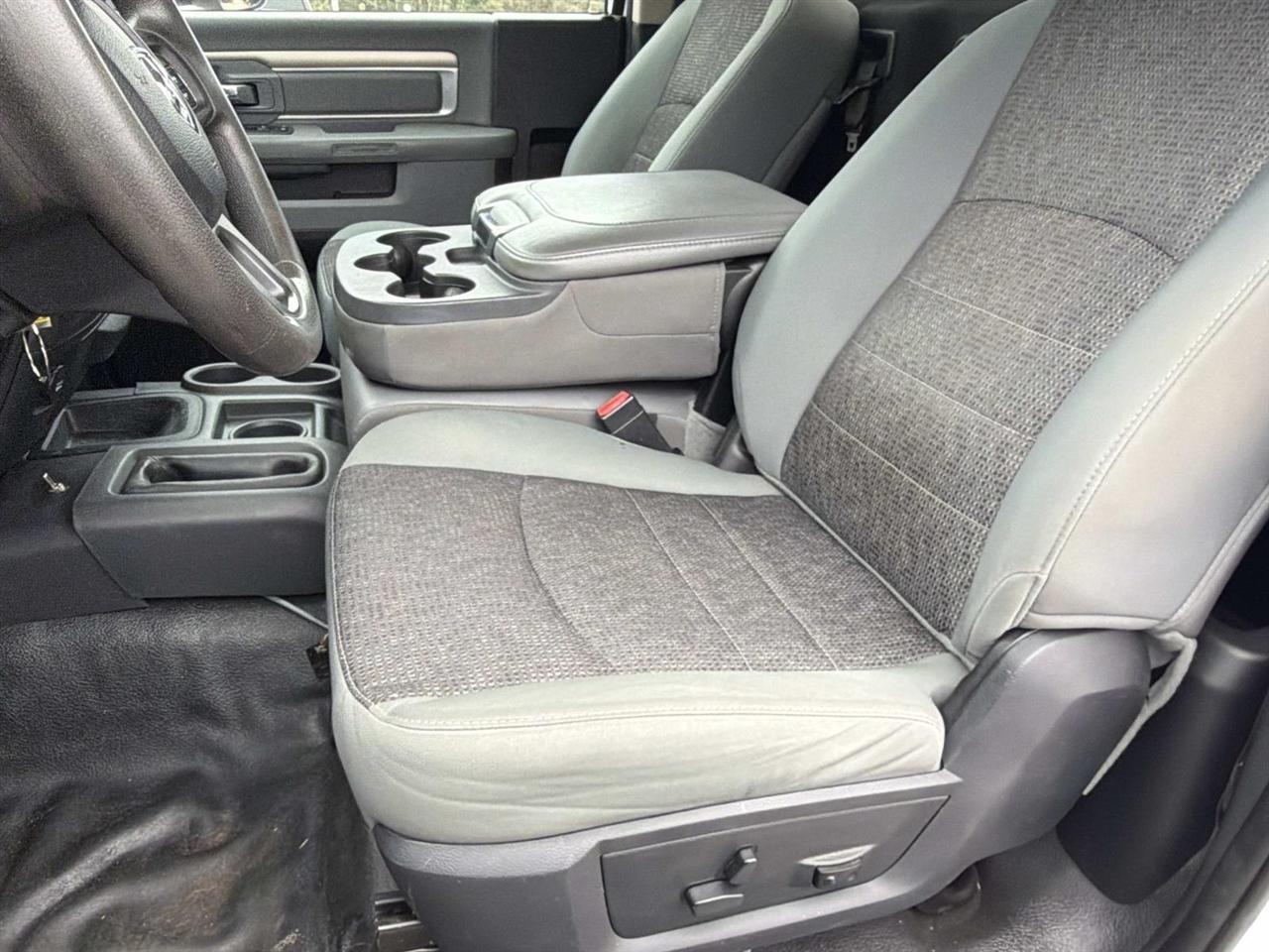 RAM 3500 4WD Reg Cab 143" WB 60" CA Tradesman 2015