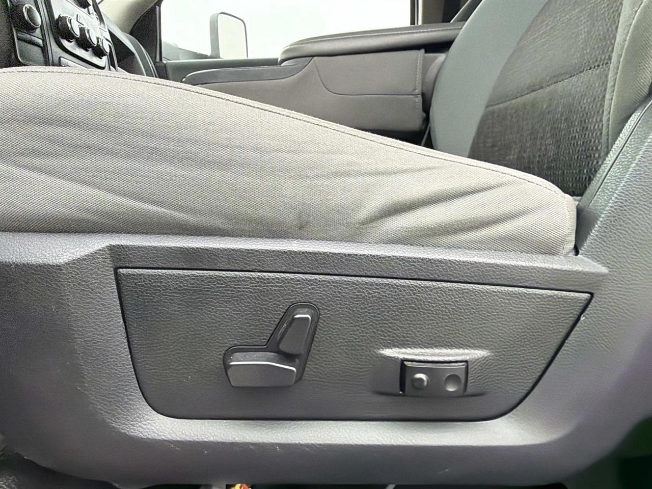 RAM 3500 4WD Reg Cab 143" WB 60" CA Tradesman 2015