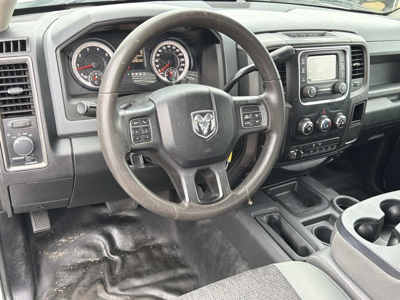 RAM 3500 4WD Reg Cab 143" WB 60" CA Tradesman 2015