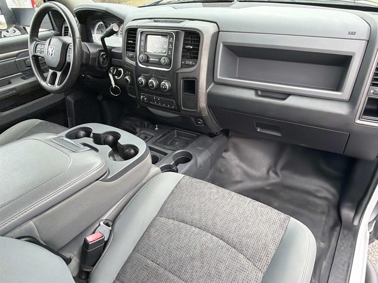 RAM 3500 4WD Reg Cab 143" WB 60" CA Tradesman 2015