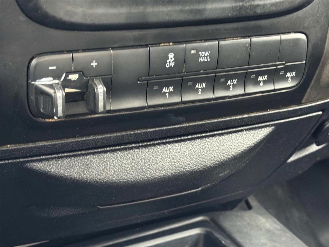 RAM 3500 4WD Reg Cab 143" WB 60" CA Tradesman 2015