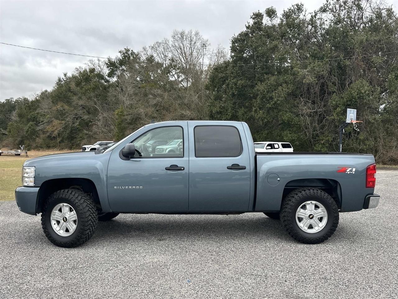 Chevrolet Silverado 1500 4WD Crew Cab 143.5" LT 2011