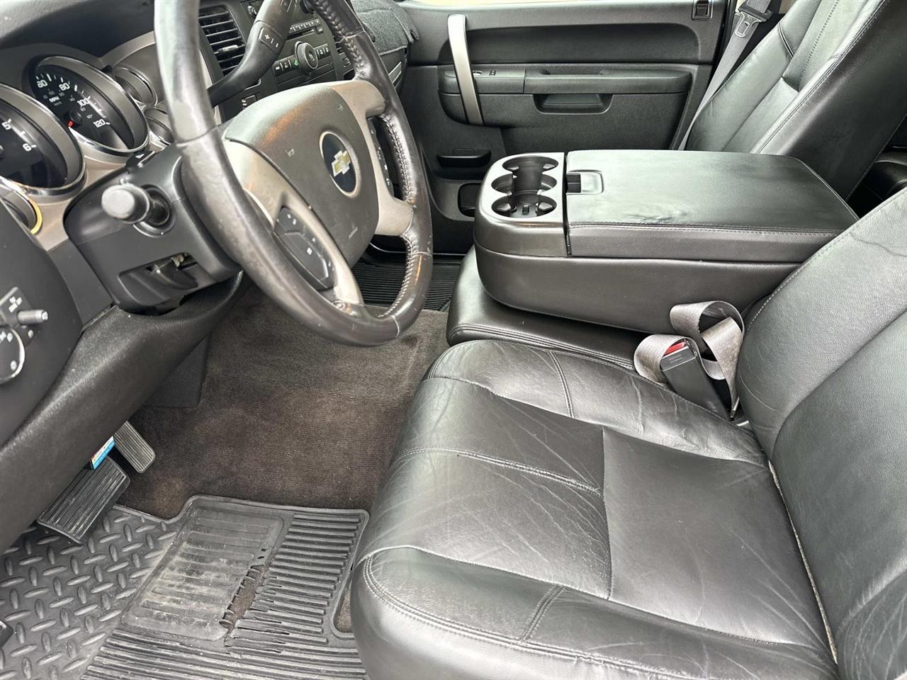 Chevrolet Silverado 1500 4WD Crew Cab 143.5" LT 2011