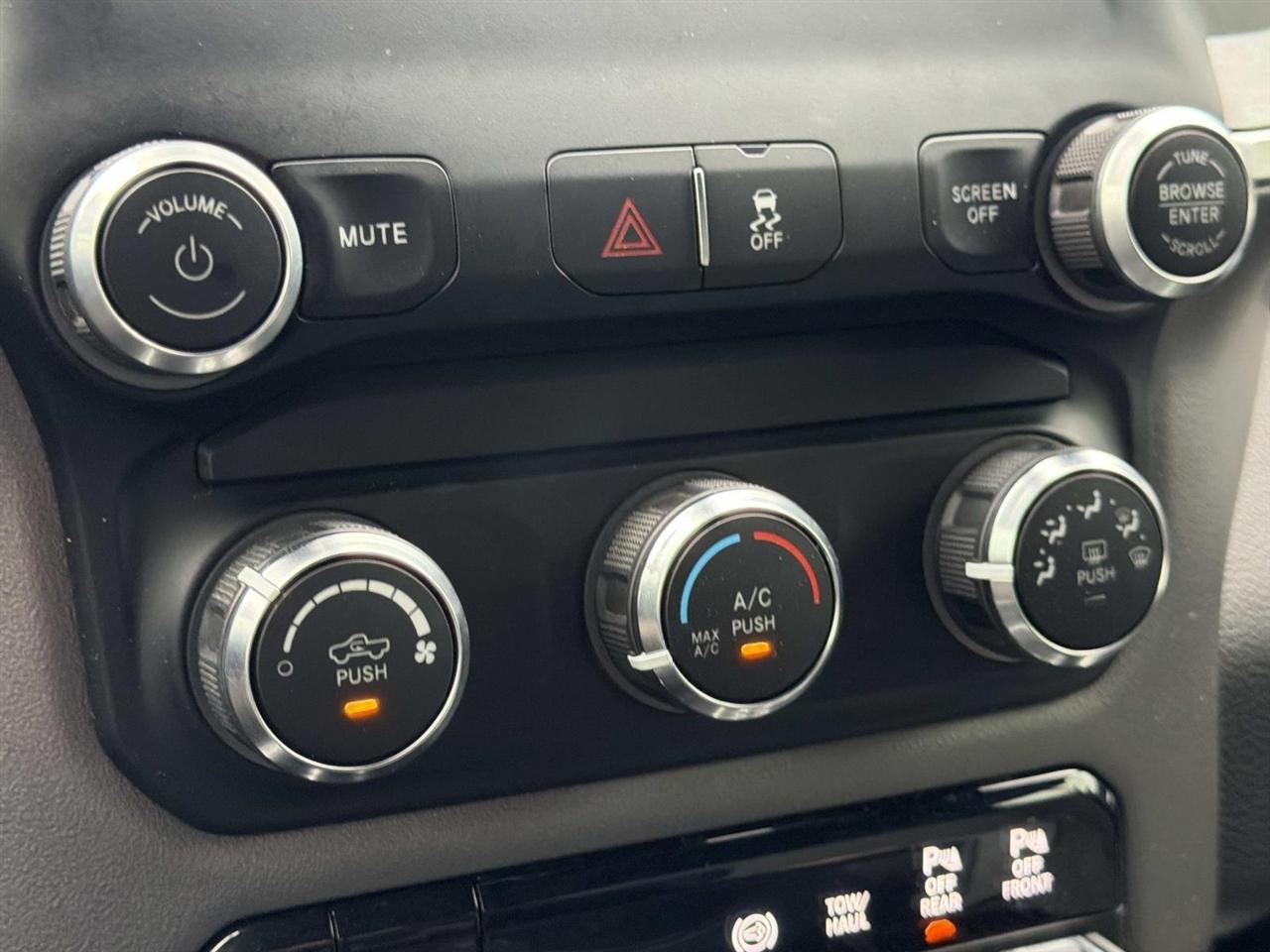 RAM 2500 Big Horn 4x4 Crew Cab 6'4" Box 2024