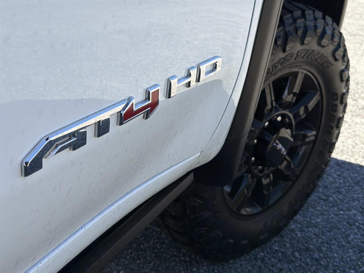 GMC Sierra 2500HD 4WD Crew Cab 159" AT4 2024