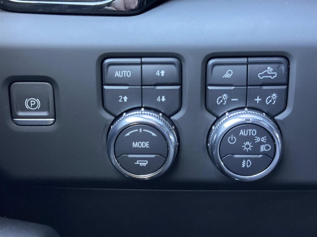 GMC Sierra 2500HD 4WD Crew Cab 159" AT4 2024