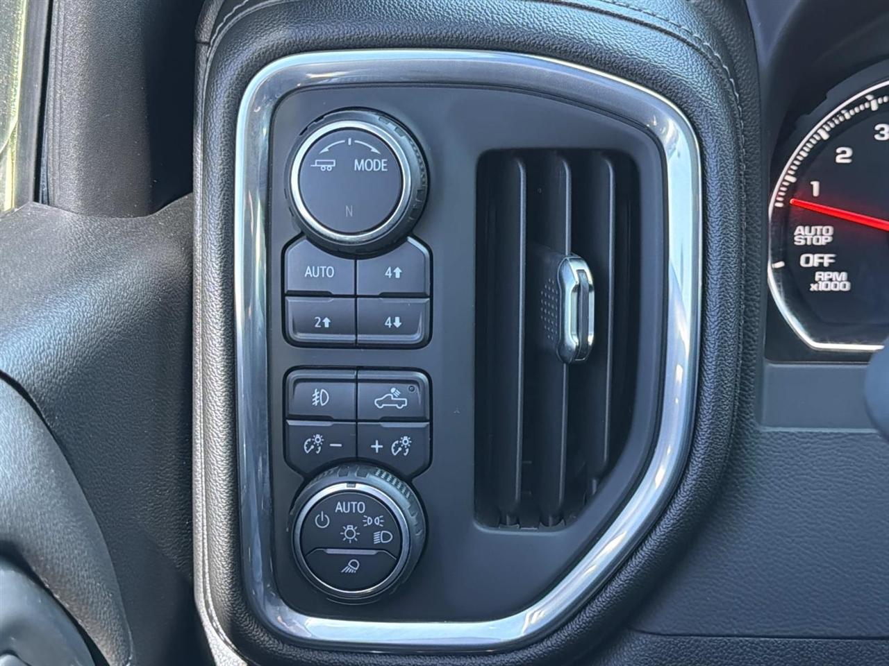 Chevrolet Silverado 1500 4WD Crew Cab 147" RST 2021