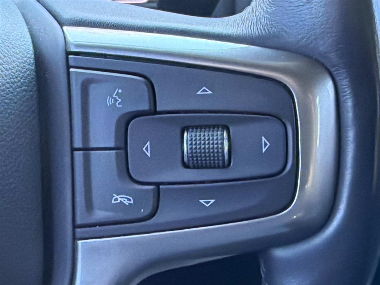 Chevrolet Silverado 1500 4WD Crew Cab 147" RST 2021