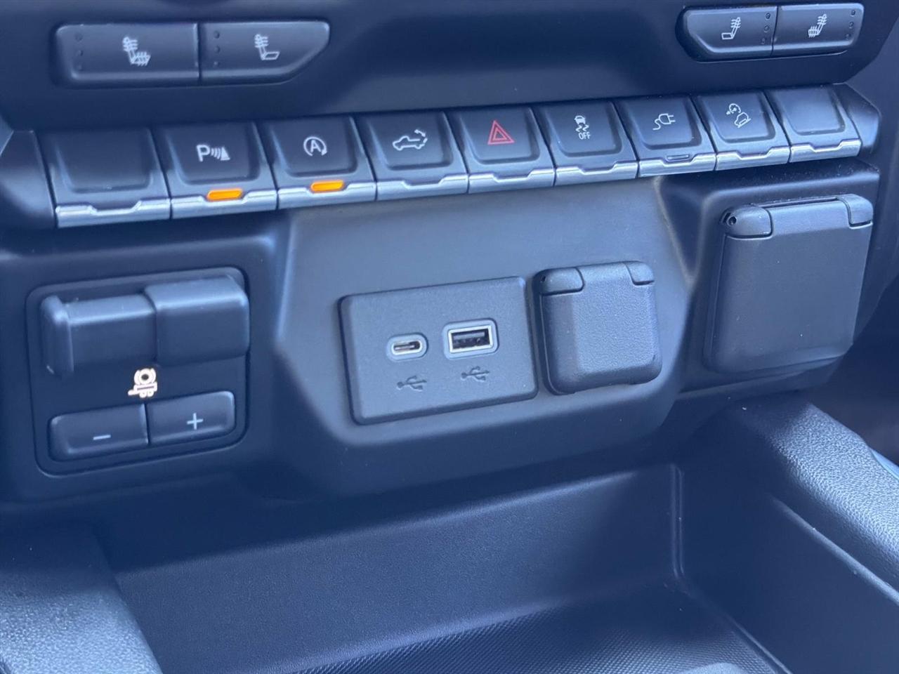 Chevrolet Silverado 1500 4WD Crew Cab 147" RST 2021