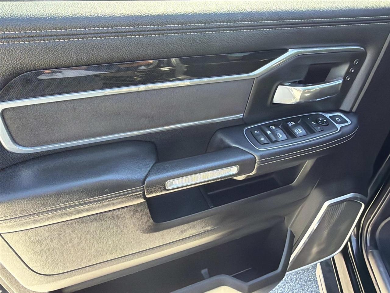 RAM 2500 Laramie 4x4 Crew Cab 6'4" Box 2019