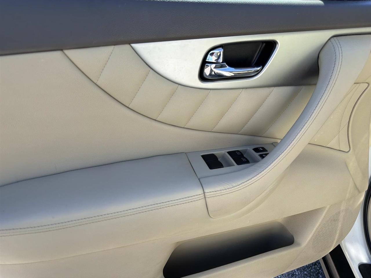 Infiniti QX70 RWD 4dr 2014