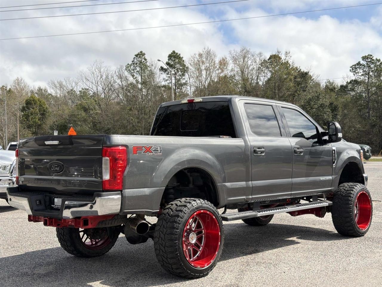 Ford Super Duty F-250 SRW Lariat 4WD Crew Cab 6.75' Box 2017