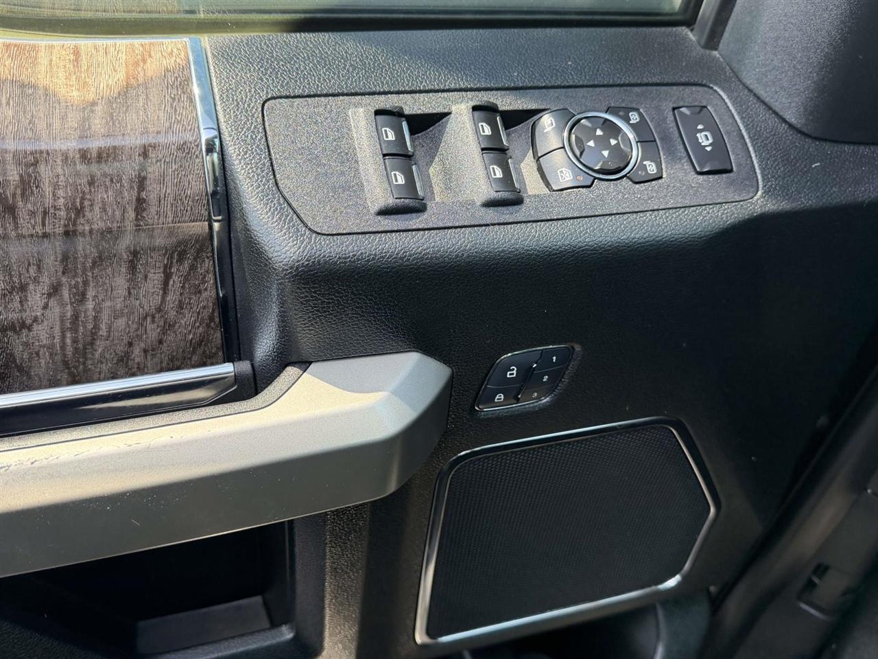 Ford Super Duty F-250 SRW King Ranch 4WD Crew Cab 8' Box 2017