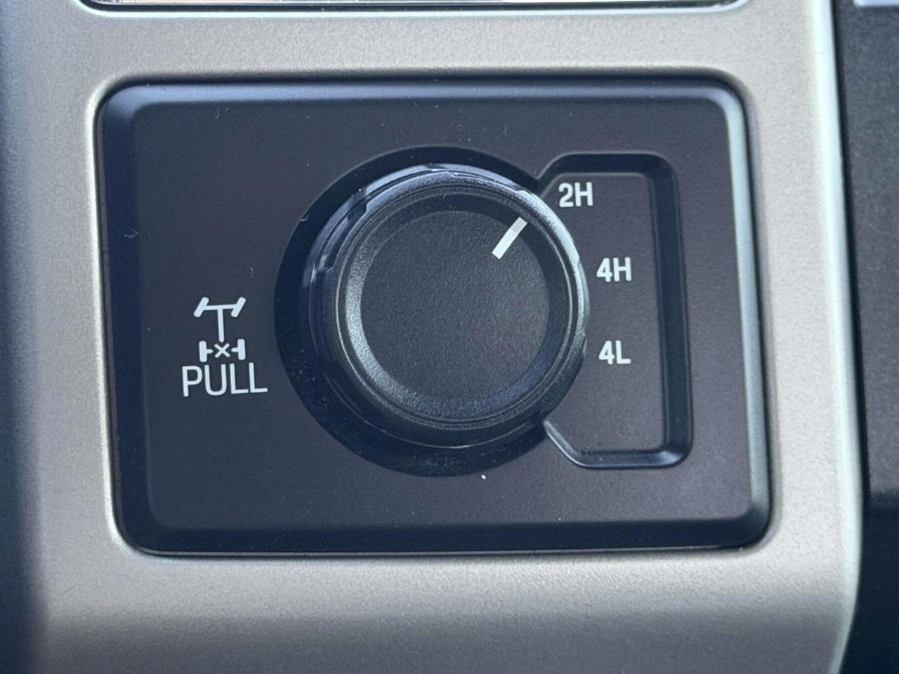 Ford Super Duty F-250 SRW King Ranch 4WD Crew Cab 8' Box 2017