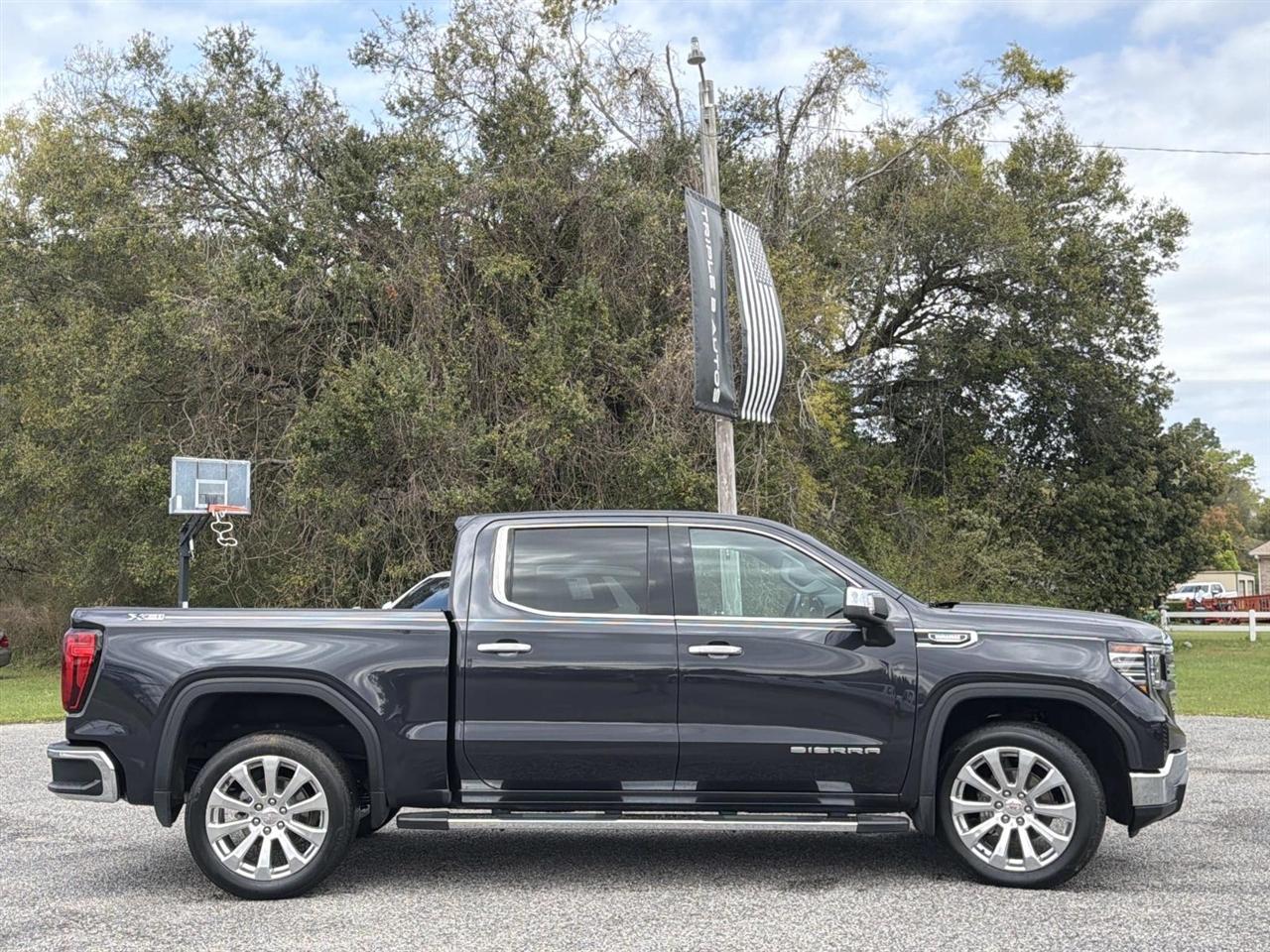 GMC Sierra 1500 4WD Crew Cab 147" SLT 2023