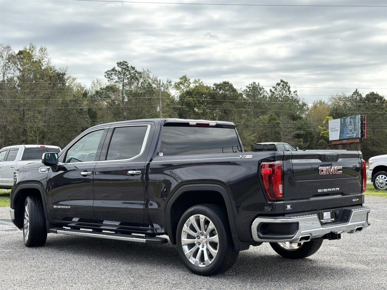 GMC Sierra 1500 4WD Crew Cab 147" SLT 2023