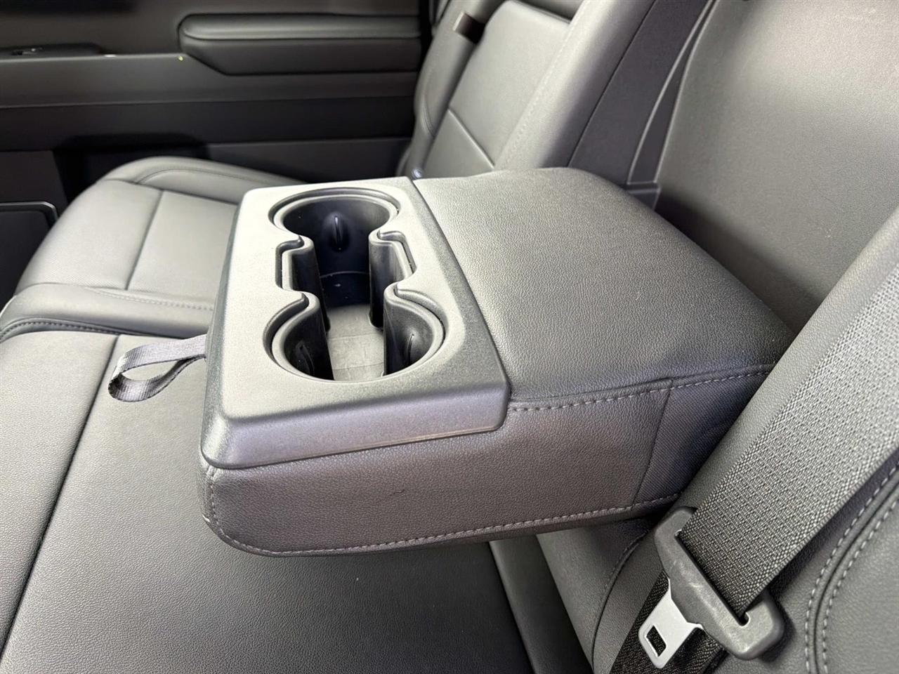 GMC Sierra 1500 4WD Crew Cab 147" SLT 2023