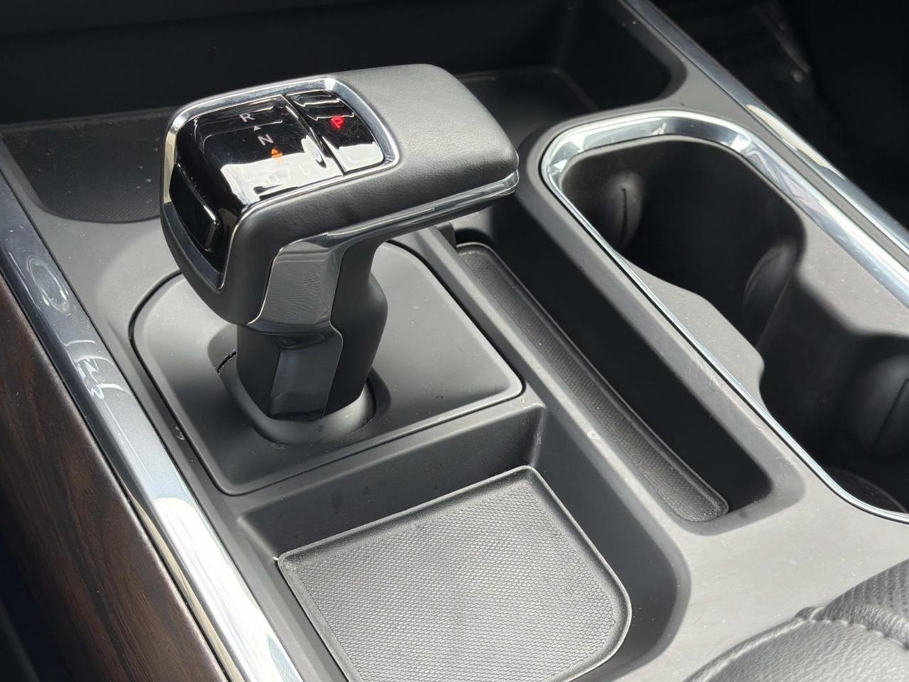 GMC Sierra 1500 4WD Crew Cab 147" SLT 2023