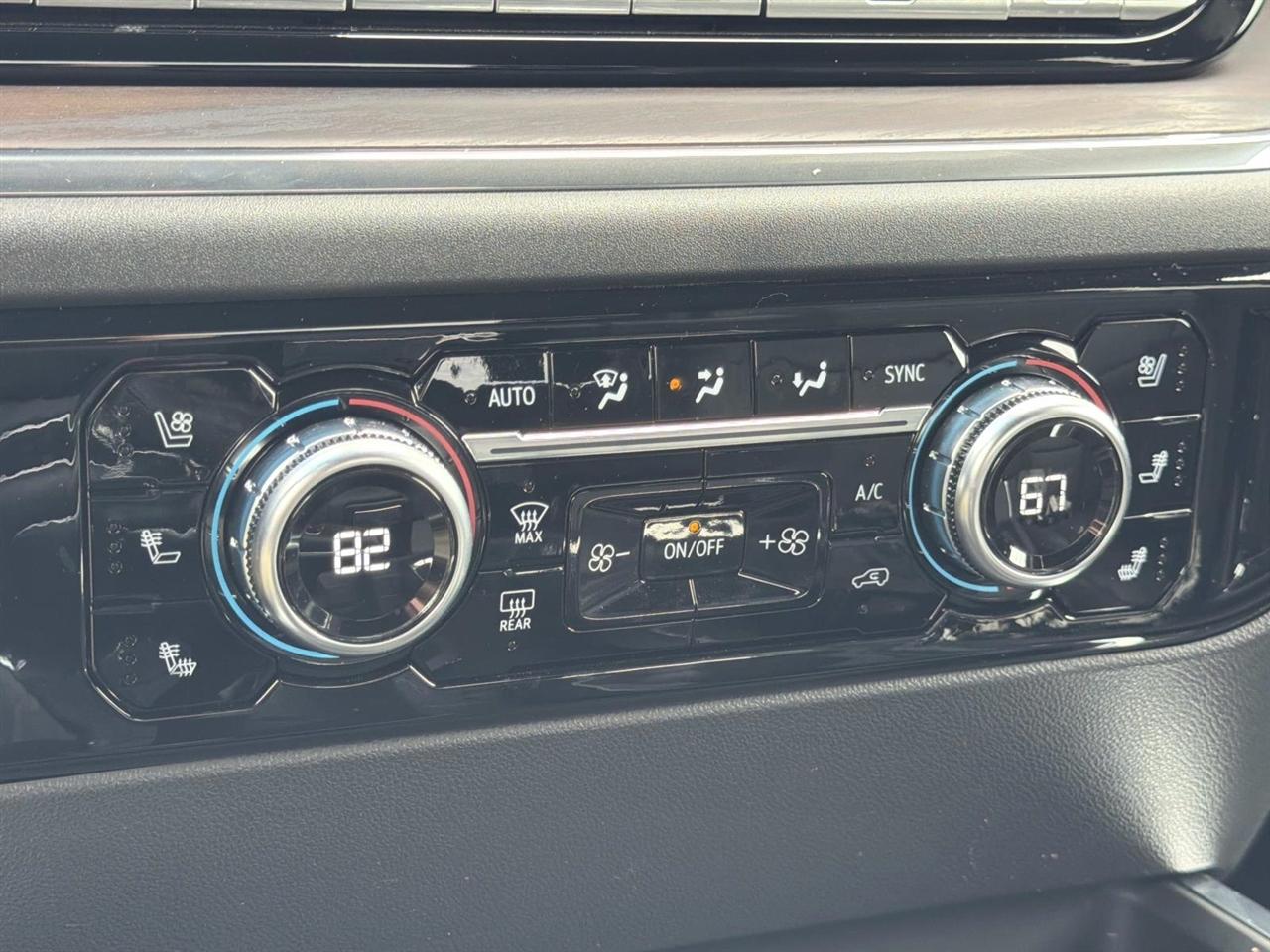 GMC Sierra 1500 4WD Crew Cab 147" SLT 2023