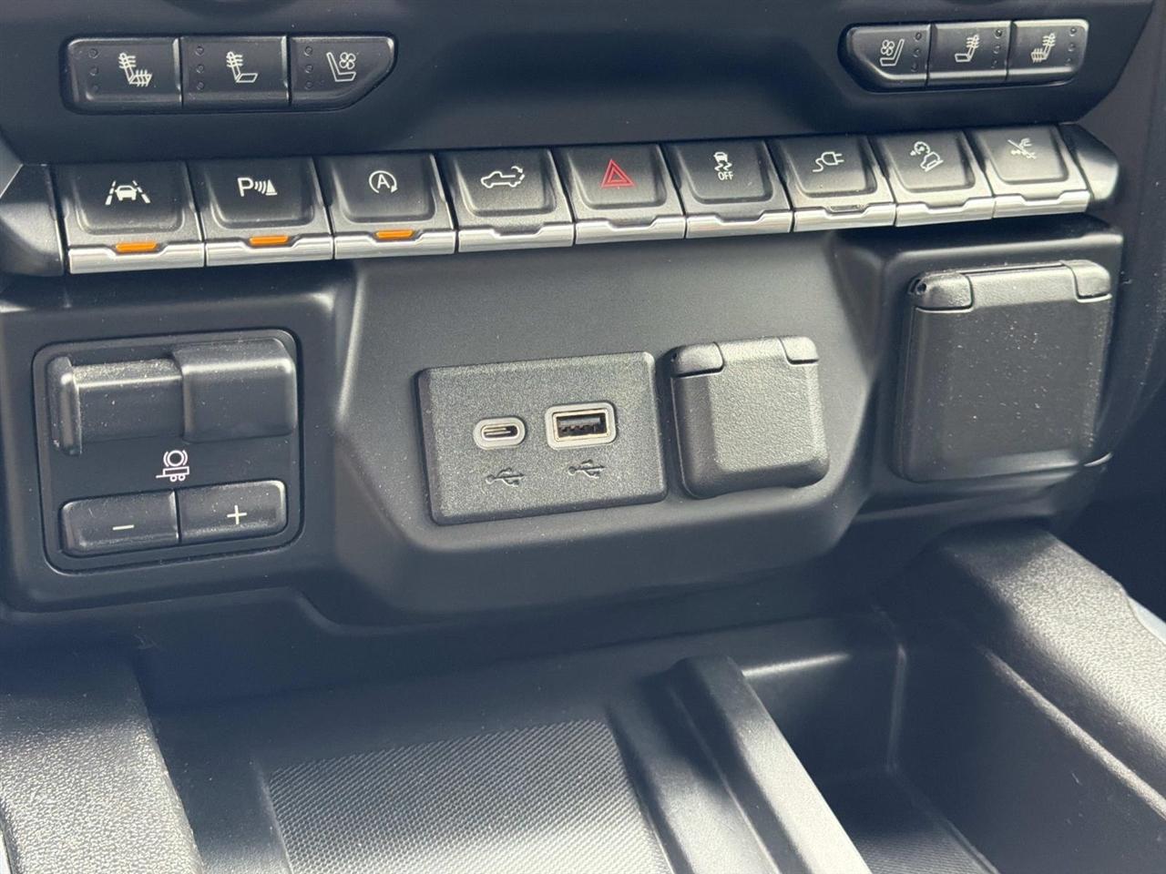 GMC Sierra 1500 4WD Crew Cab 147" Denali 2019