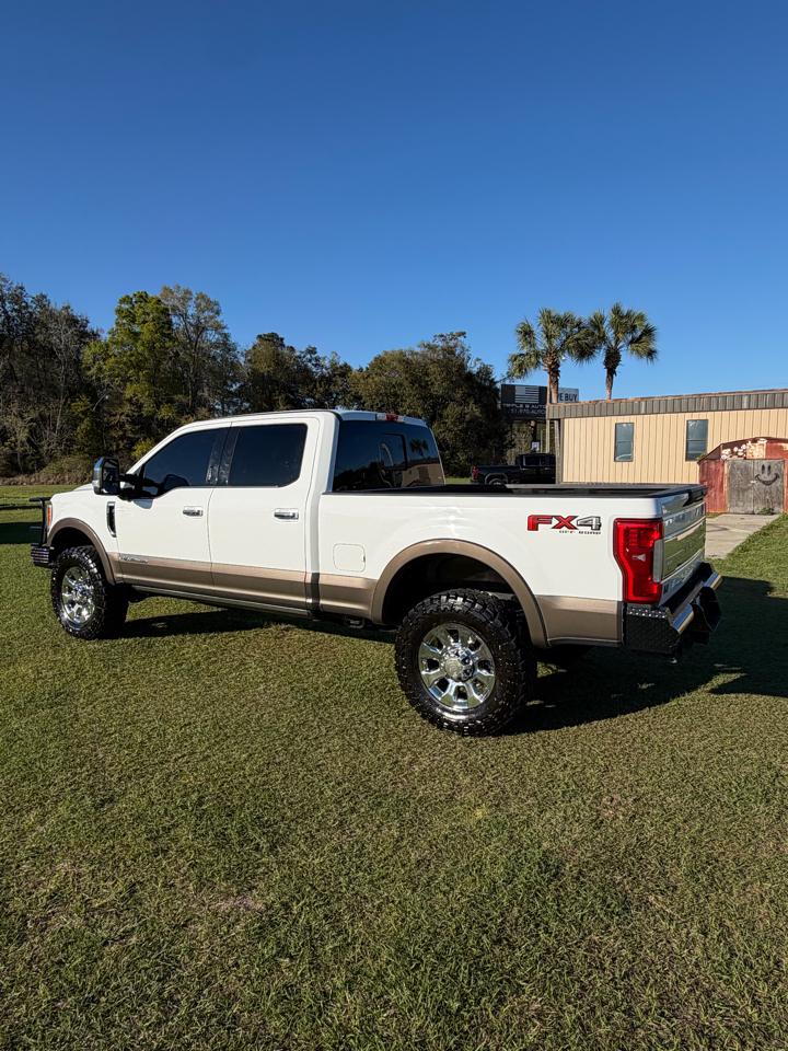 Ford Super Duty F-350 SRW 4WD Crew Cab 156" King Ranch 2017