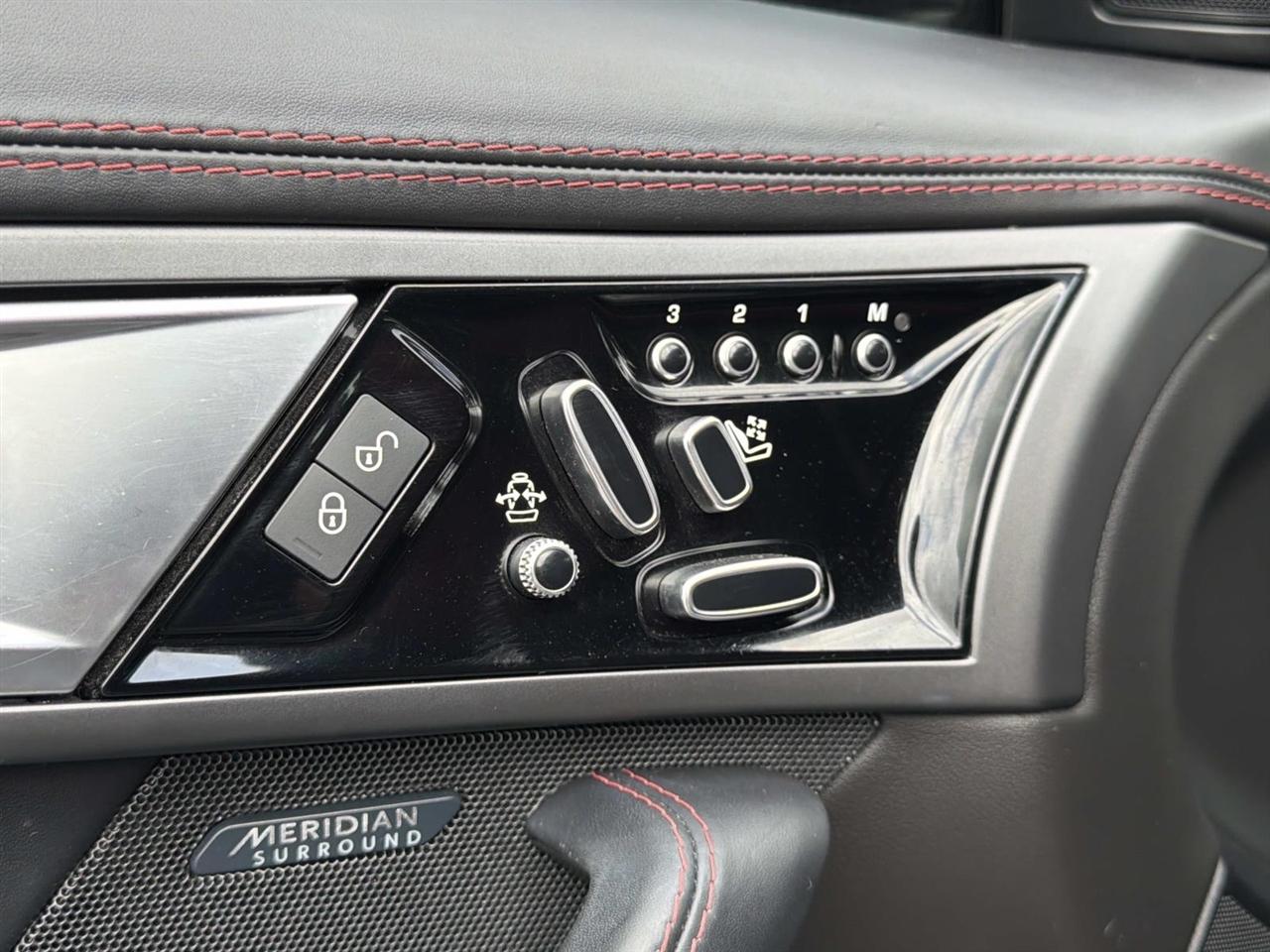 Jaguar F-Type Coupe Auto R AWD 2017