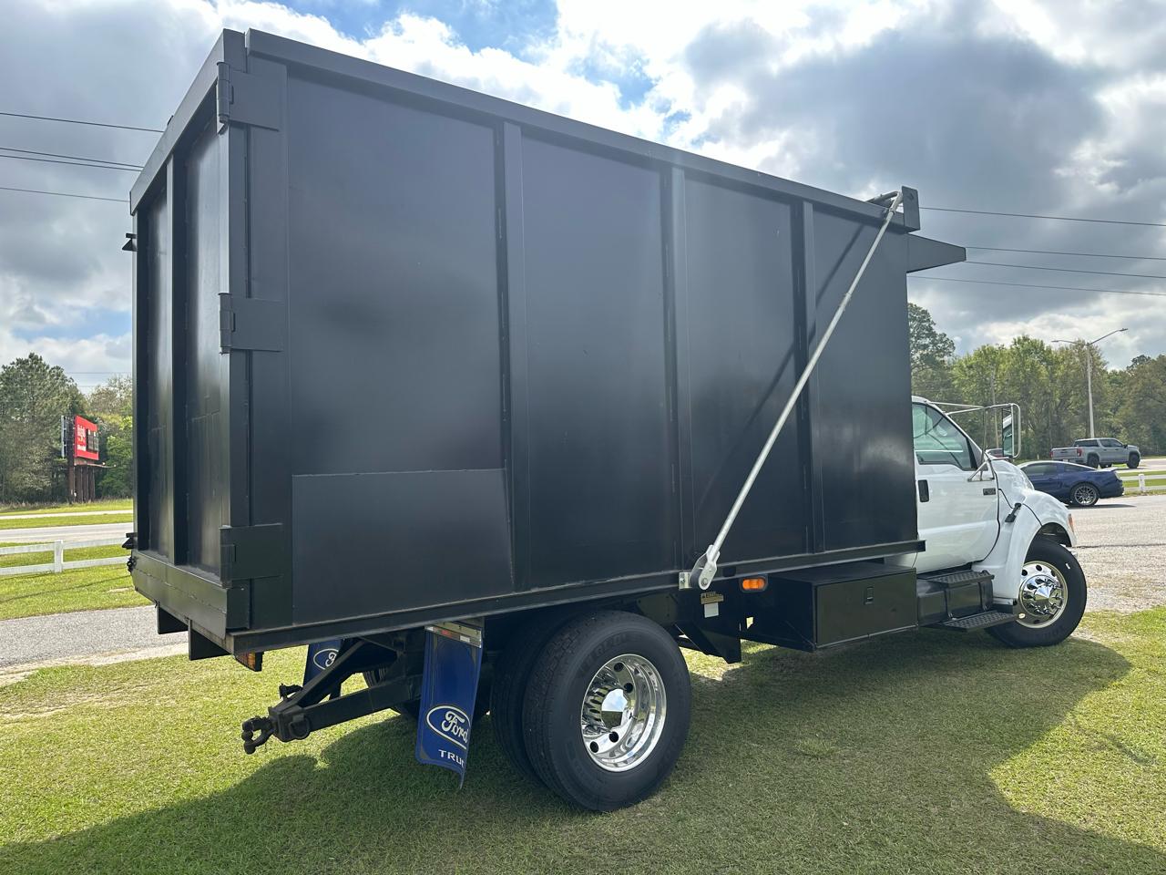 Ford Super Duty F-650 Straight Frame Reg Cab XLT 2005