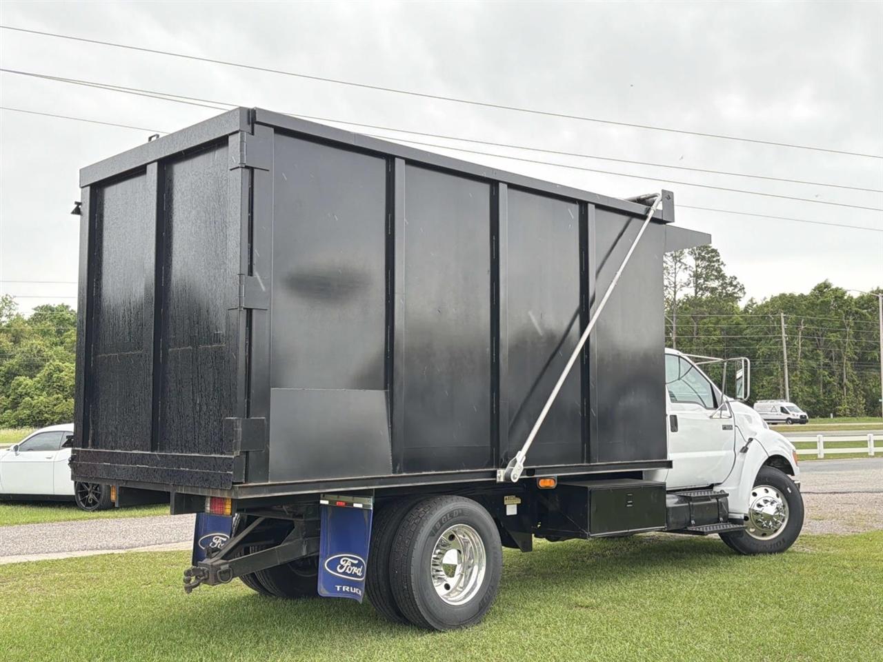 Ford Super Duty F-650 Straight Frame Reg Cab XLT 2005