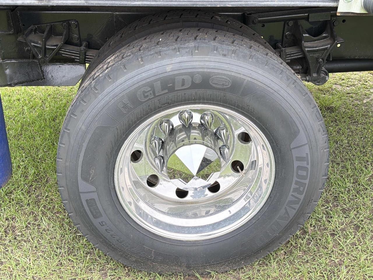 Ford Super Duty F-650 Straight Frame Reg Cab XLT 2005