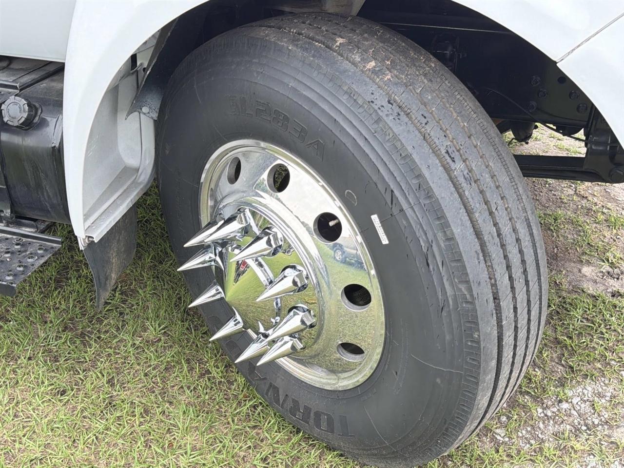 Ford Super Duty F-650 Straight Frame Reg Cab XLT 2005