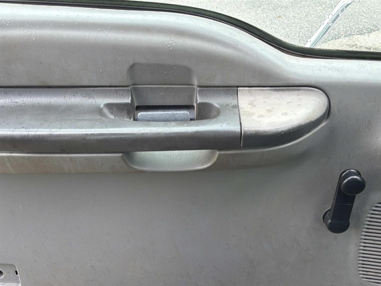 Ford Super Duty F-650 Straight Frame Reg Cab XLT 2005