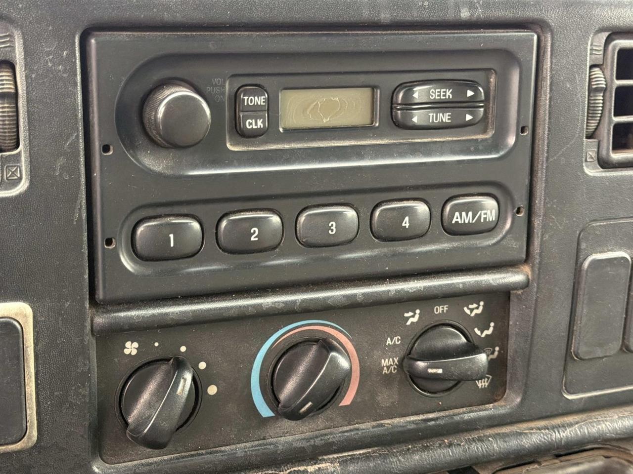 Ford Super Duty F-650 Straight Frame Reg Cab XLT 2005