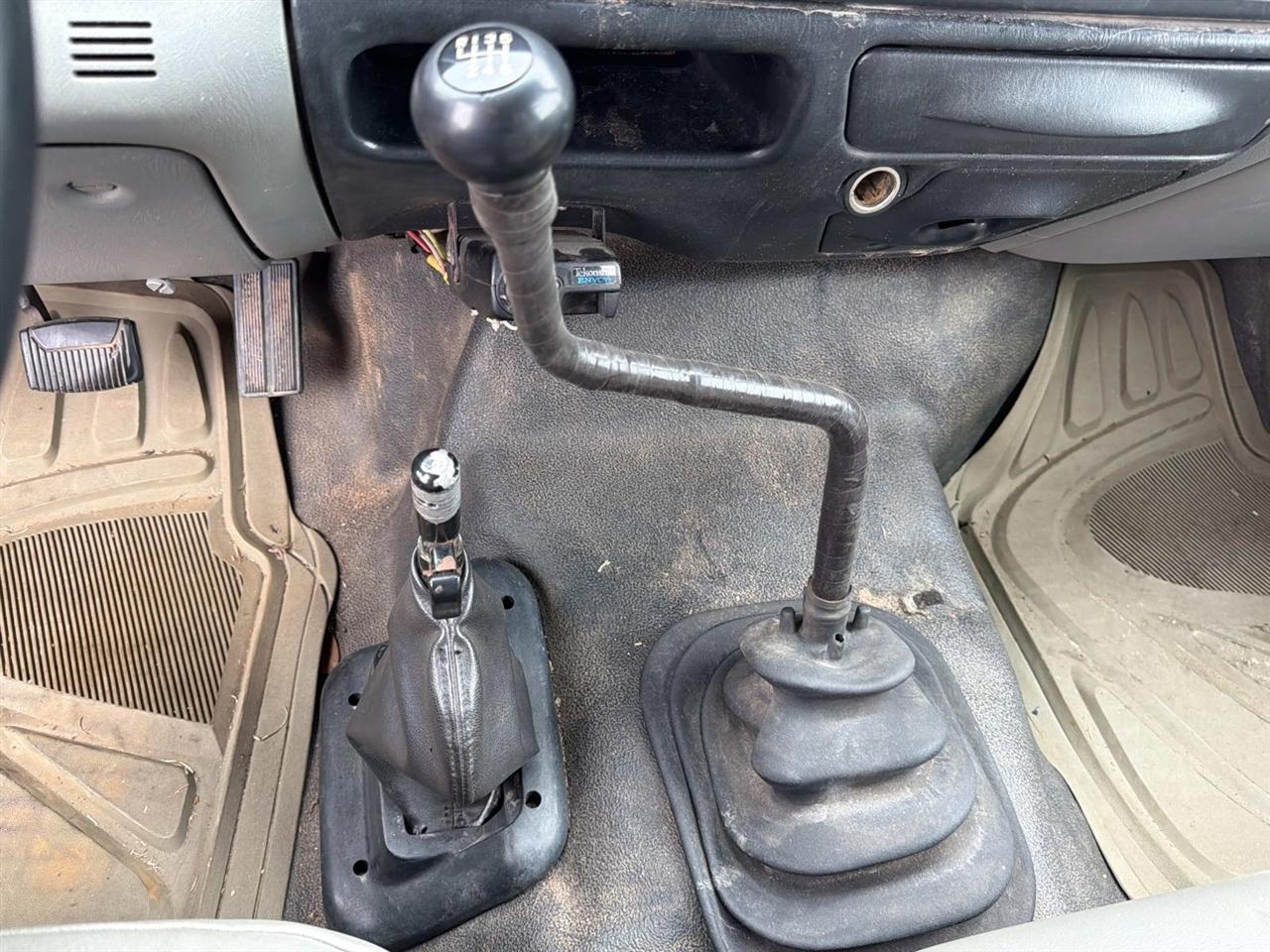 Ford Super Duty F-650 Straight Frame Reg Cab XLT 2005