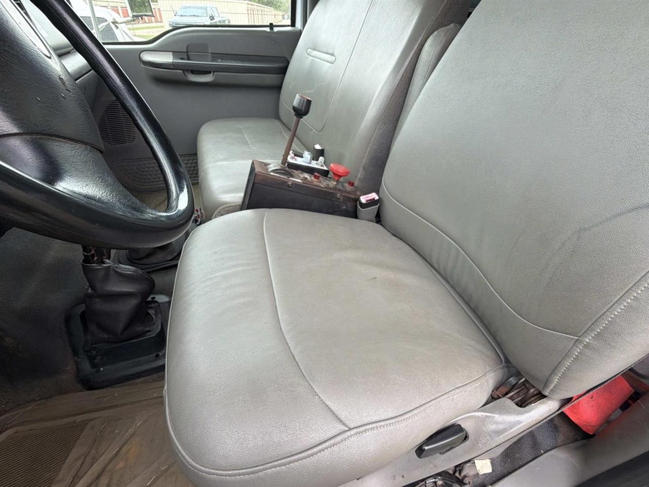 Ford Super Duty F-650 Straight Frame Reg Cab XLT 2005