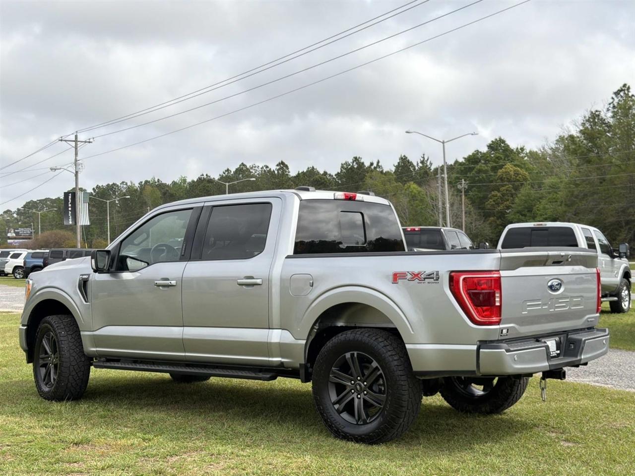 View vehicle photo 7