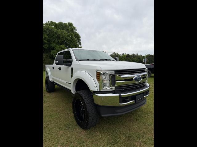 White 2018 Ford F-250 Super Duty XLT Crew Cab 4WD Pickup Truck Four-Wheel Drive 6-Speed Automatic
