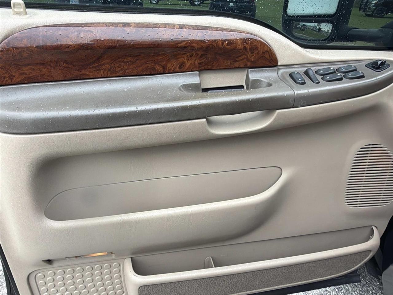 Ford Excursion 137" WB Limited 4WD 2000