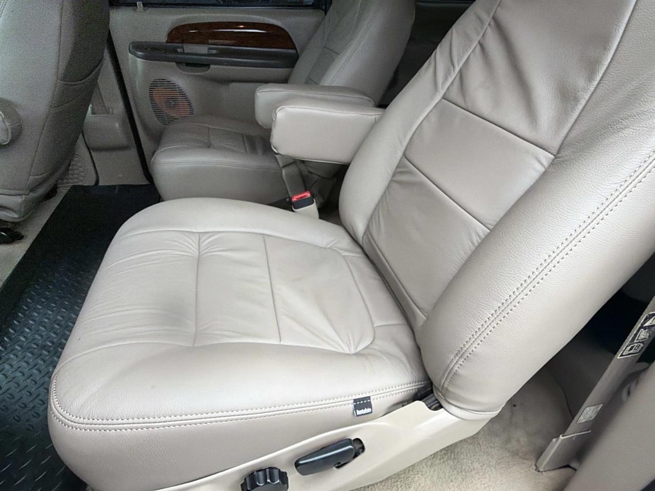 Ford Excursion 137" WB Limited 4WD 2000