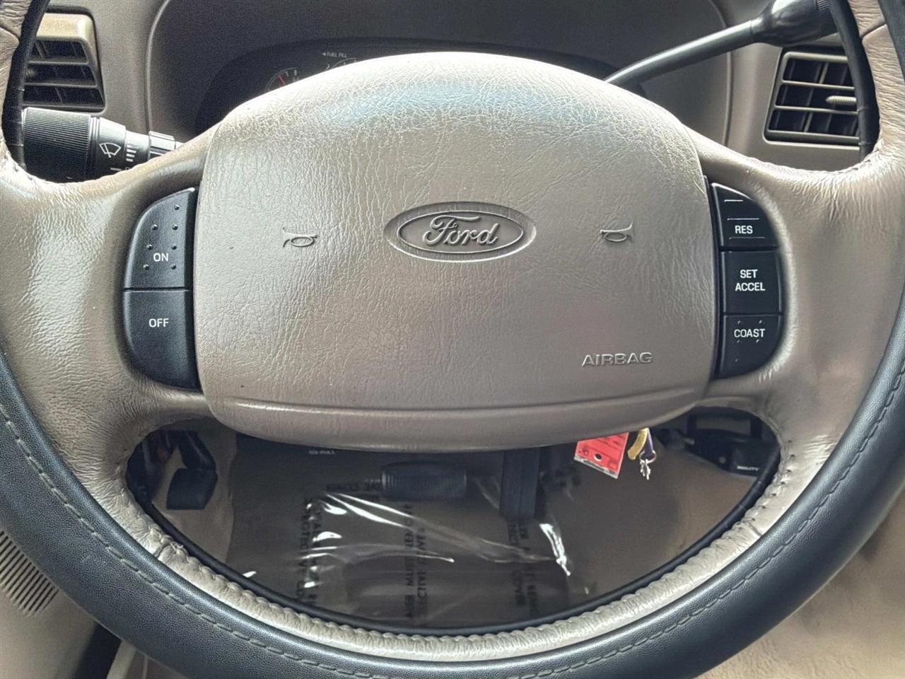 Ford Excursion 137" WB Limited 4WD 2000