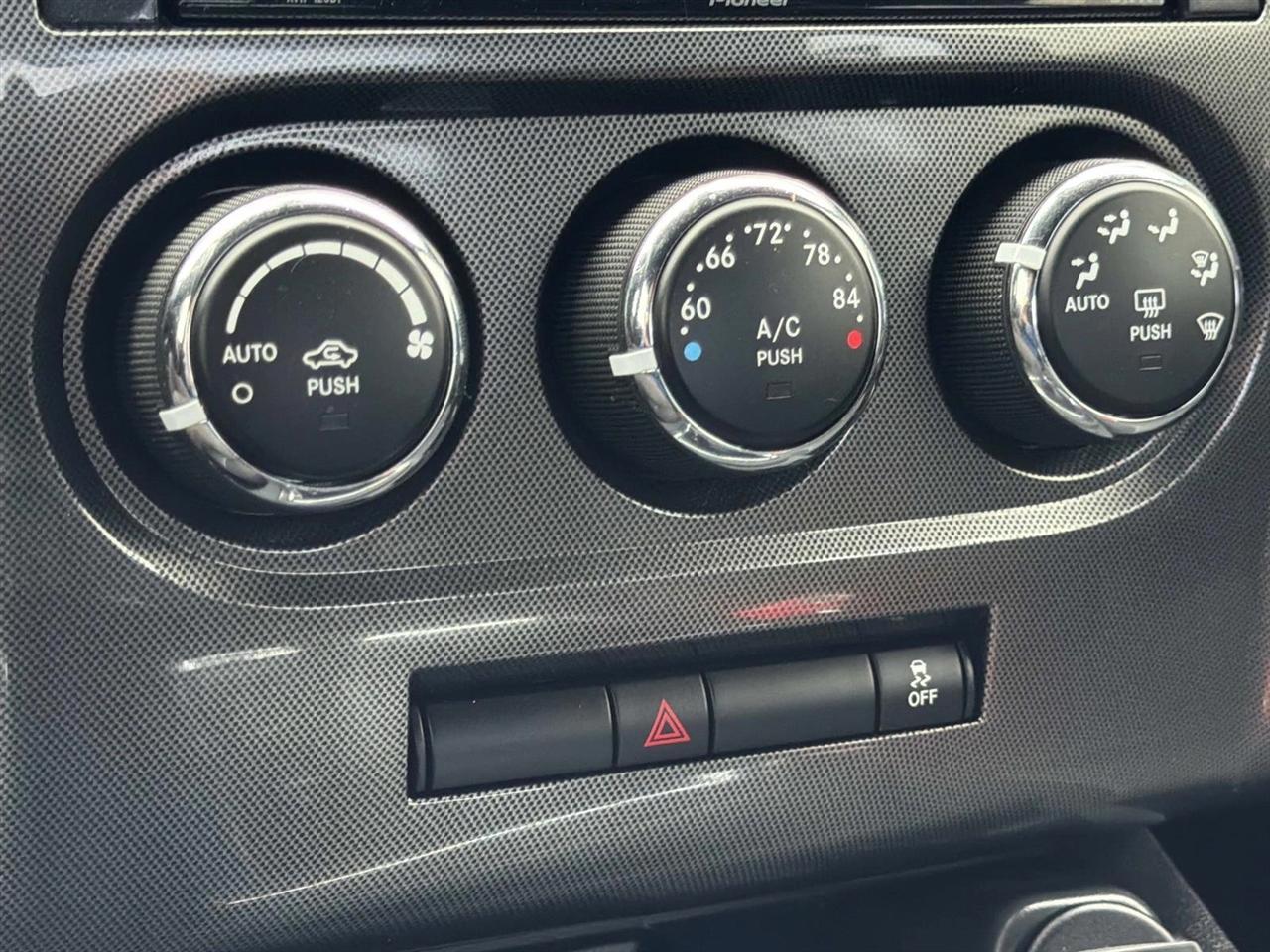 Dodge Challenger 2dr Cpe SXT 2014