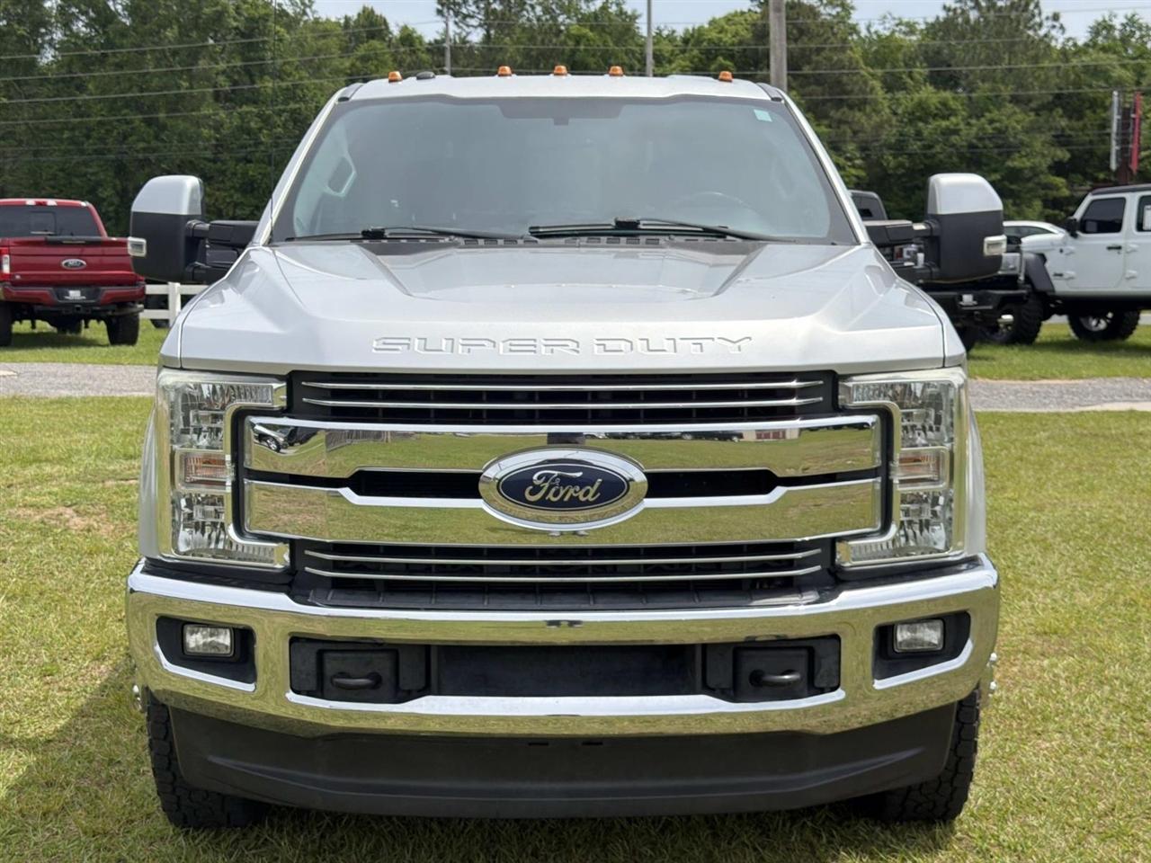 Ford Super Duty F-350 DRW Crew Cab 172" Lariat 4WD 2017