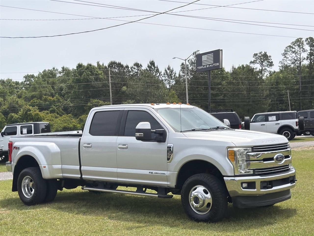 Ford Super Duty F-350 DRW Crew Cab 172" Lariat 4WD 2017