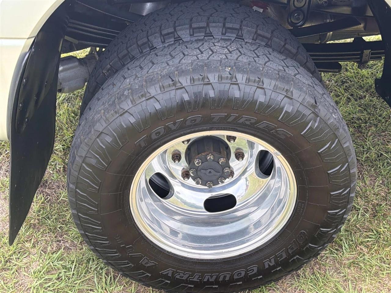 Ford Super Duty F-350 DRW Crew Cab 172" Lariat 4WD 2017