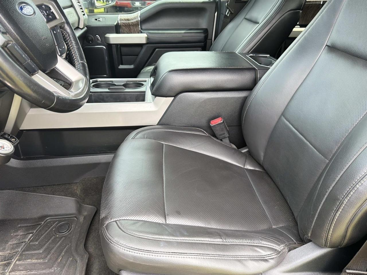 Ford Super Duty F-350 DRW Crew Cab 172" Lariat 4WD 2017