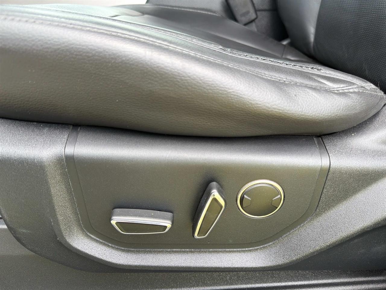 Ford Super Duty F-350 DRW Crew Cab 172" Lariat 4WD 2017