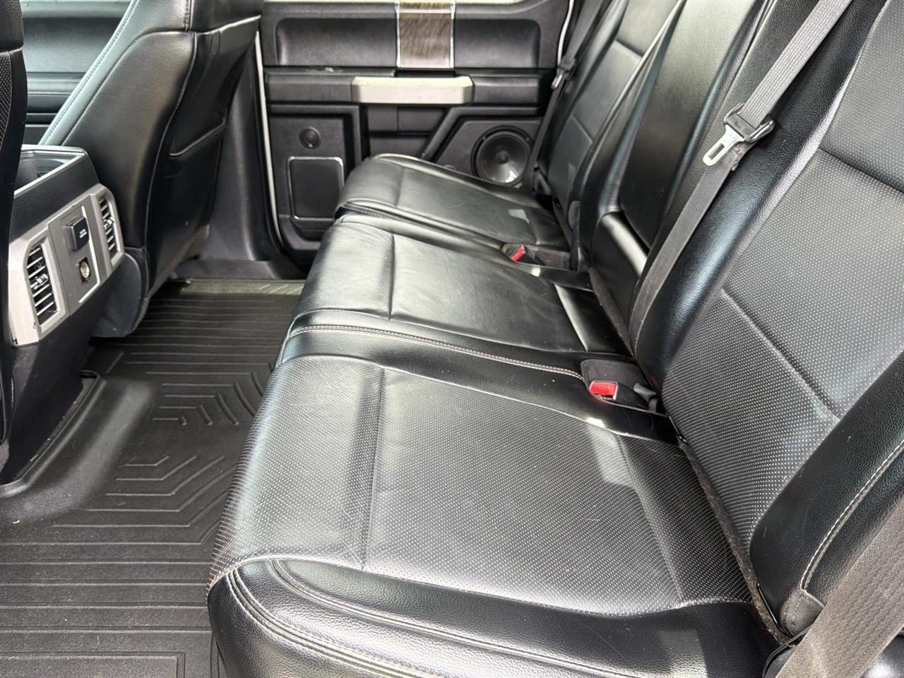 Ford Super Duty F-350 DRW Crew Cab 172" Lariat 4WD 2017