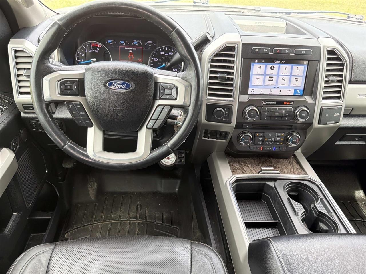 Ford Super Duty F-350 DRW Crew Cab 172" Lariat 4WD 2017