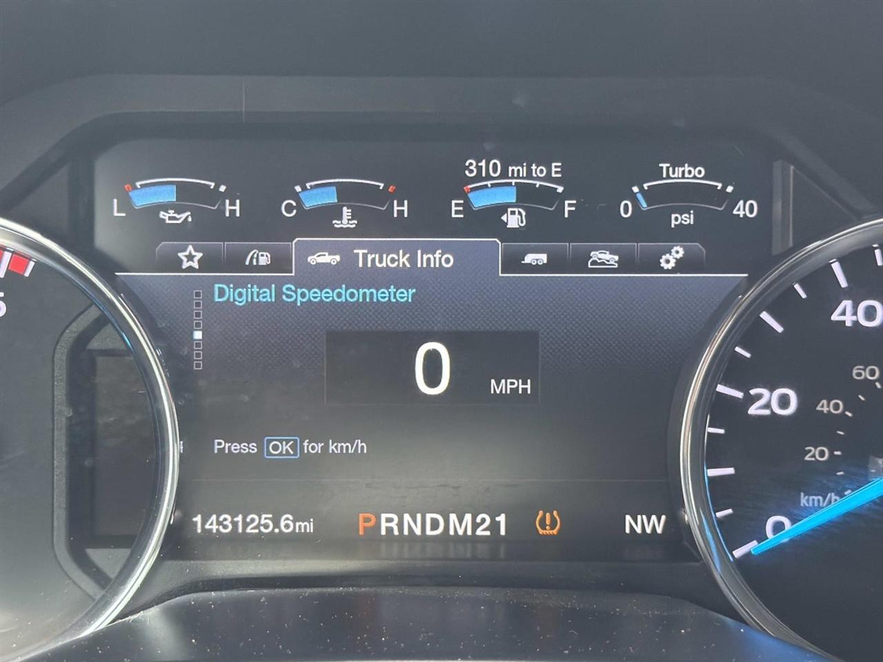 Ford Super Duty F-350 DRW Crew Cab 172" Lariat 4WD 2017