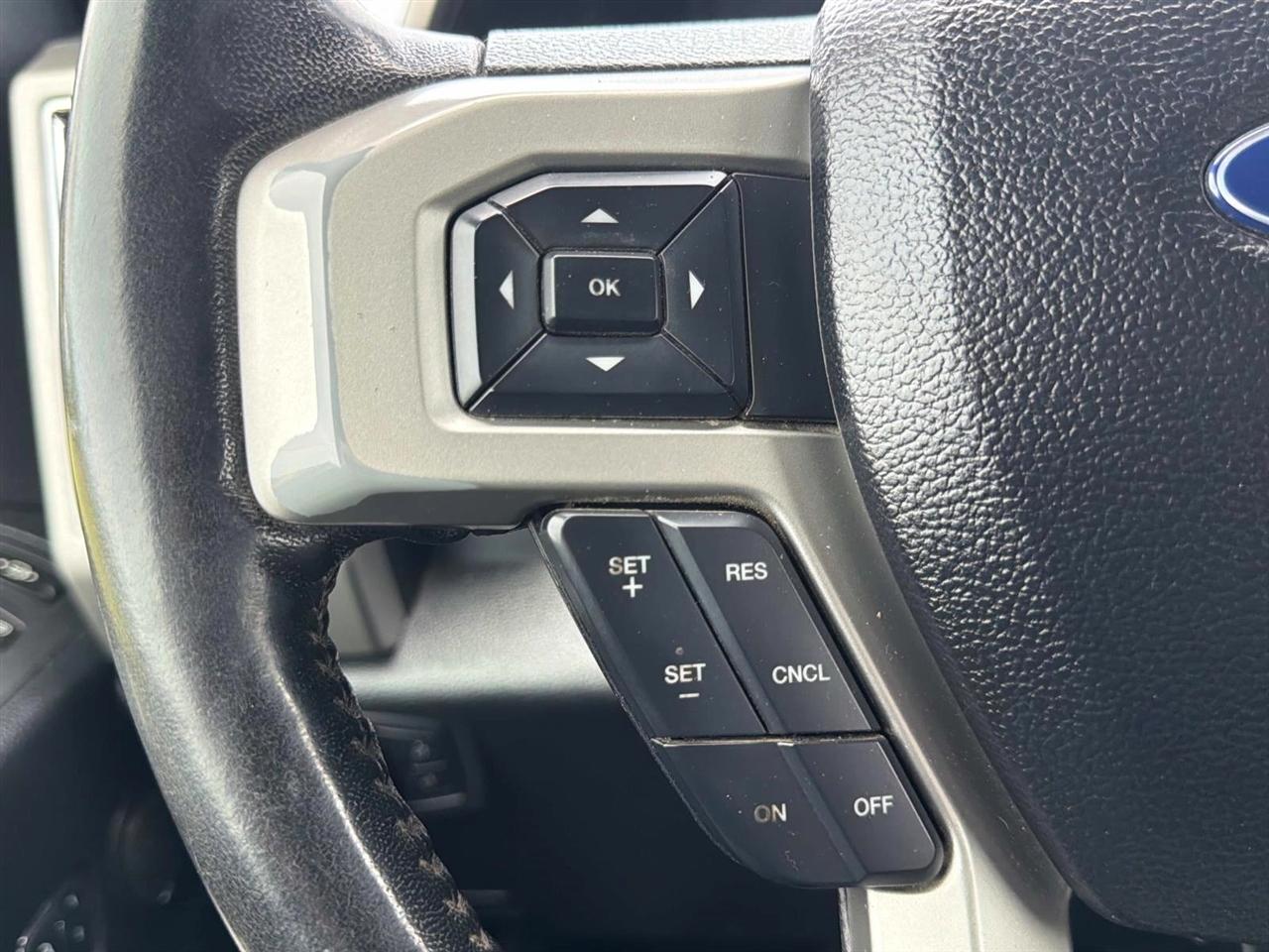 Ford Super Duty F-350 DRW Crew Cab 172" Lariat 4WD 2017